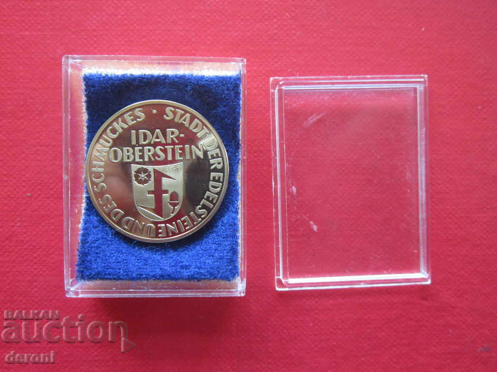 Delivery of Unique gilded jewelry coin plaque Delivery of Unique gilded jewelry coin plaque