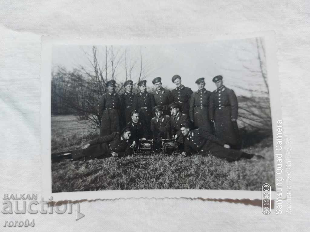 FOTO MILITARĂ - WW II cu preț 3.99 BGN | € 2.04