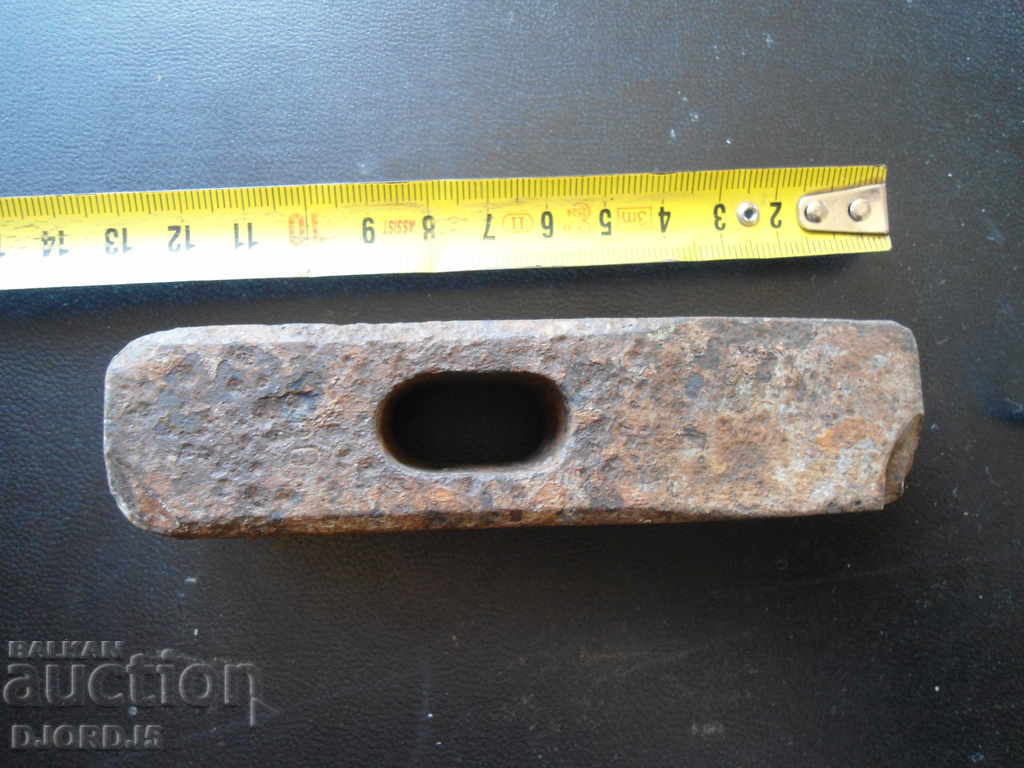 Delivery of An old hammer