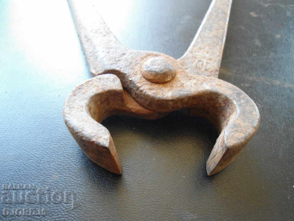 Auction Old pliers Auction Old pliers