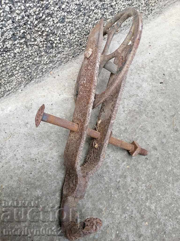 Auction Old wrought iron pulley reel primitive wrought iron Auction Old wrought iron pulley reel primitive wrought iron