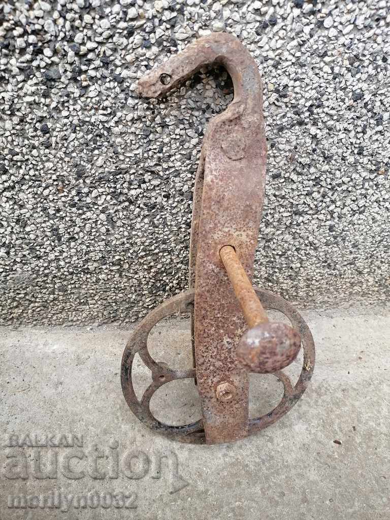 Old wrought iron pulley reel primitive wrought iron - 6 Old wrought iron pulley reel primitive wrought iron - 6