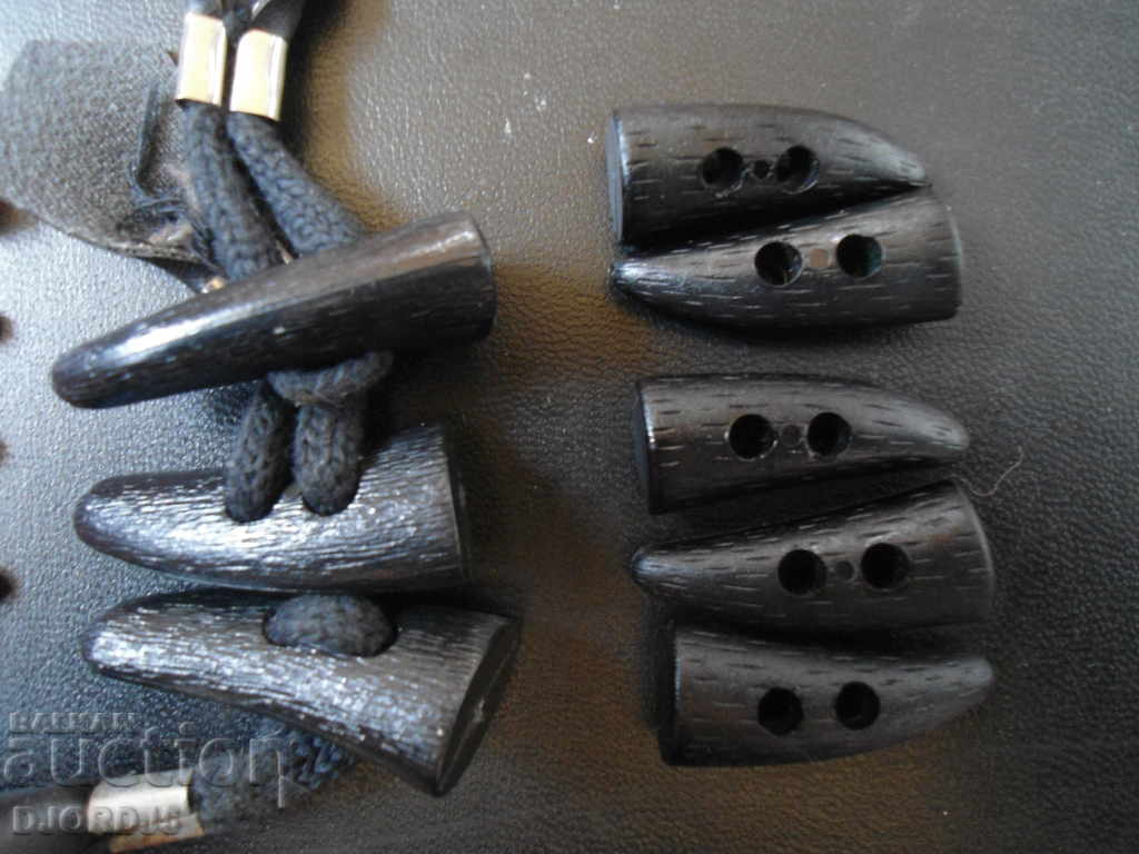 Delivery of Lot of old buttons Delivery of Lot of old buttons