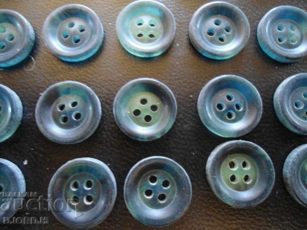 Delivery of Lot of old buttons
