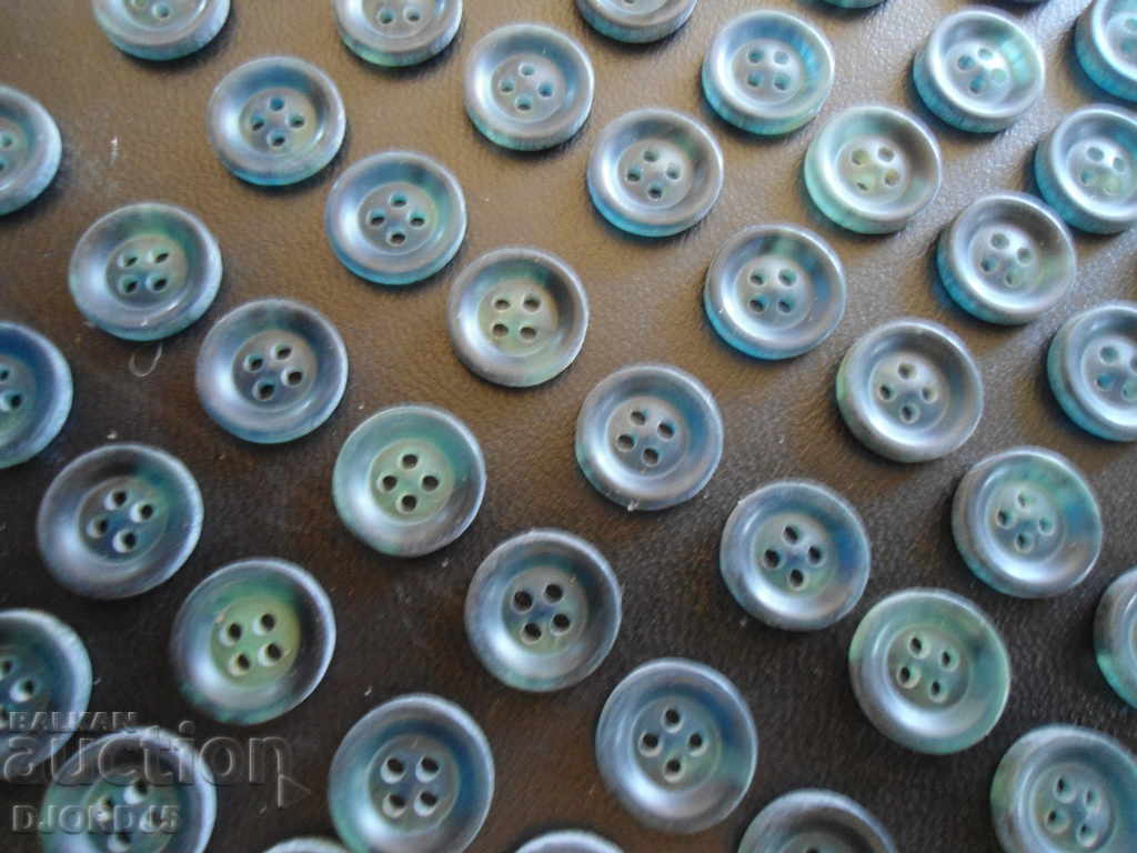 Lot of old buttons - 5