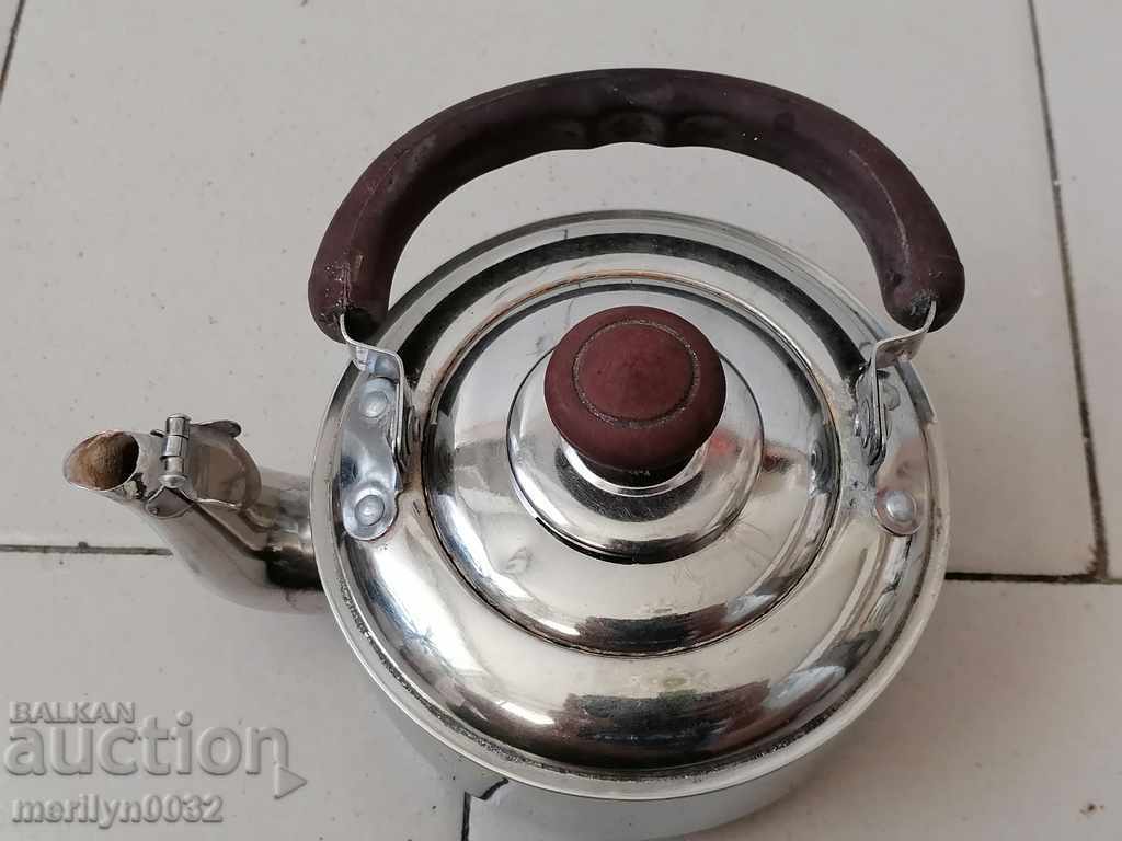 Delivery of Old teapot with bakelite handle Delivery of Old teapot with bakelite handle