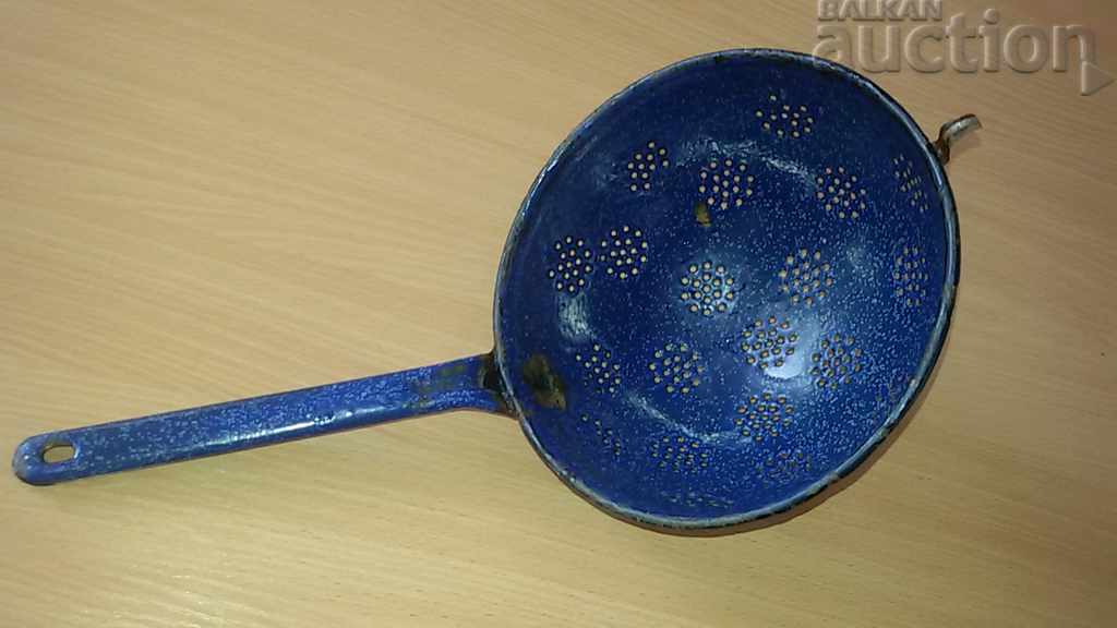 Auction Old enameled colander, enameled dish Auction Old enameled colander, enameled dish