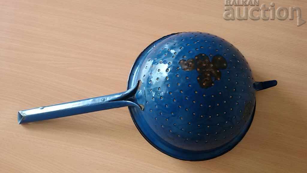 Auction Old enameled colander, enameled dish Auction Old enameled colander, enameled dish