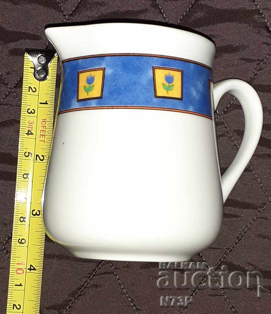 Auction PORCELAIN TUB. MILK OR CREAM. Auction PORCELAIN TUB. MILK OR CREAM.