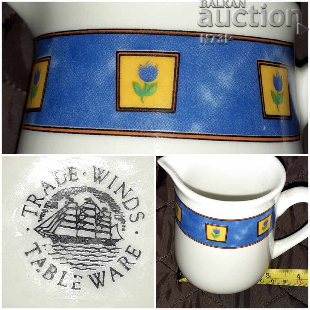 PORCELAIN TUB. MILK OR CREAM. - 7 PORCELAIN TUB. MILK OR CREAM. - 7