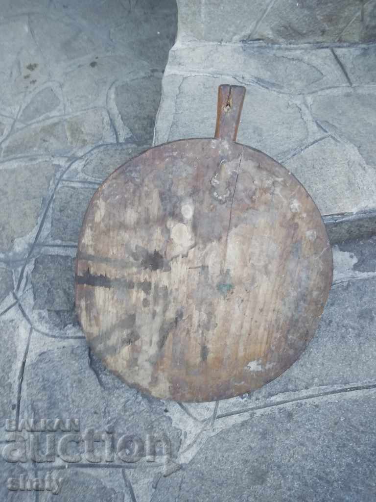 Delivery of Old large bread board. Delivery of Old large bread board.