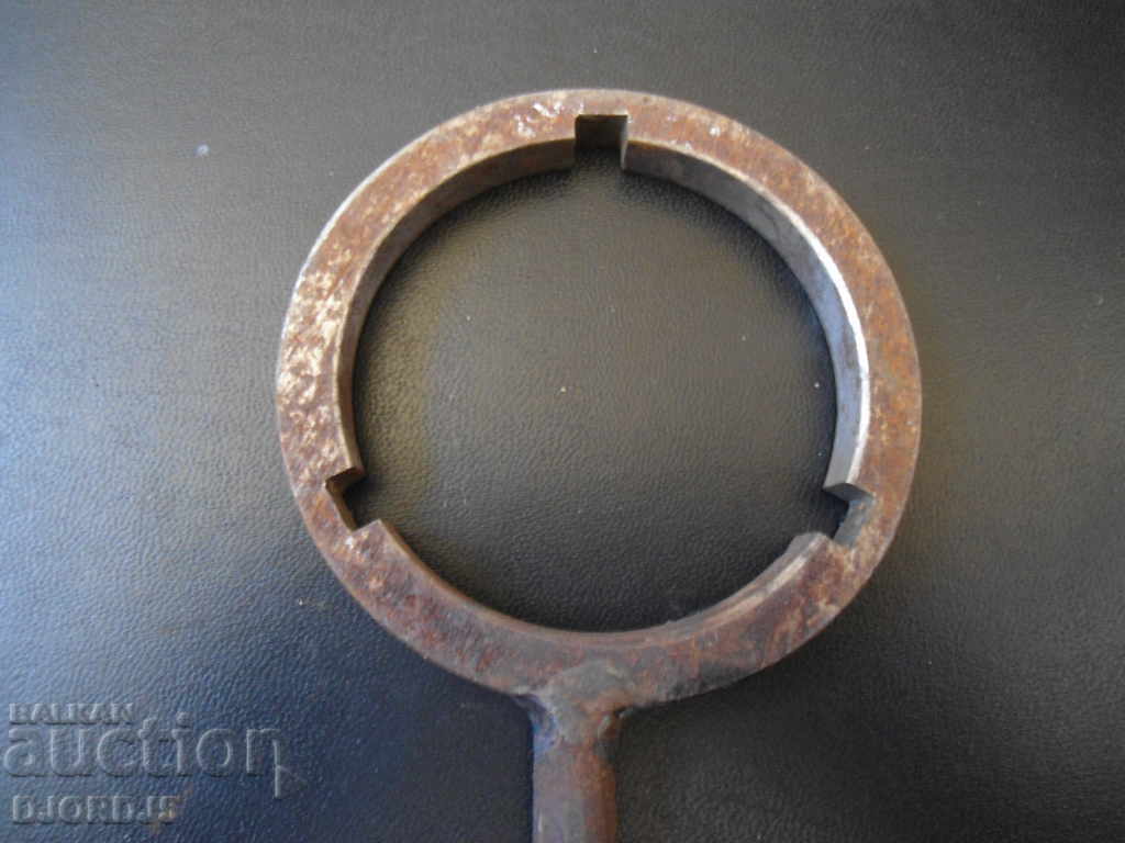 Vechi instrument specializat, cheie cu preț 4.00 BGN | € 2.05