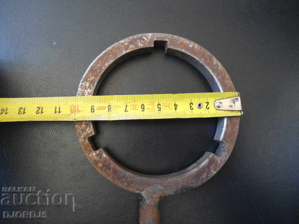 Licitație Vechi instrument specializat, cheie