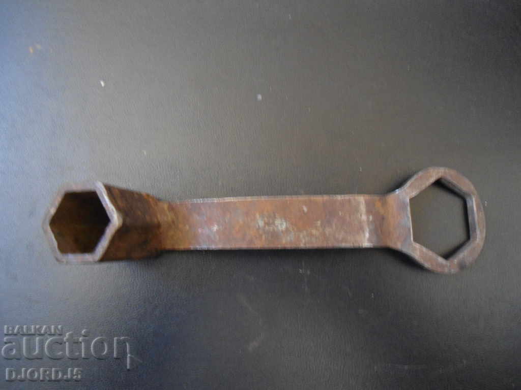 Old specialized key with price 3.00 BGN | € 1.53 Old specialized key with price 3.00 BGN | € 1.53