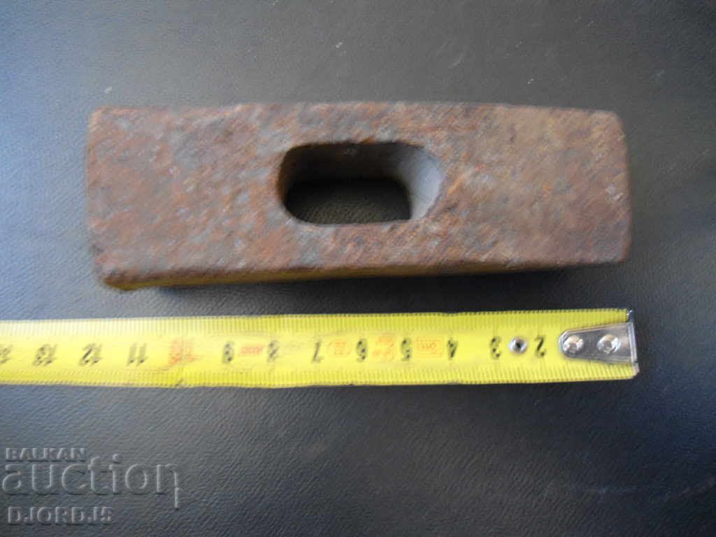 Old hammer, 0.670 kg with price 3.00 BGN | € 1.53 Old hammer, 0.670 kg with price 3.00 BGN | € 1.53