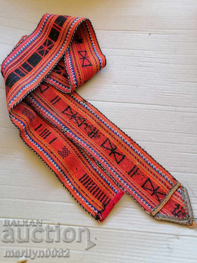 Delivery of Old hand-knitted belt sash belt costume