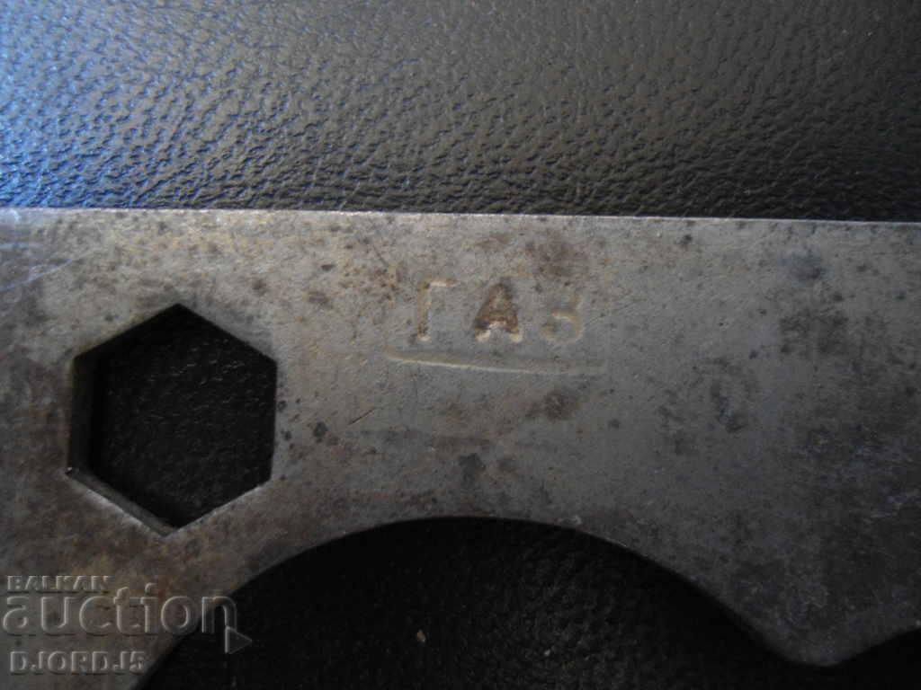 Old universal key, GAS with price 3.00 BGN | € 1.53 Old universal key, GAS with price 3.00 BGN | € 1.53