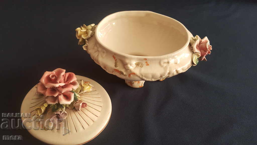 Old porcelain vessel with exquisite floral motifs - 5 Old porcelain vessel with exquisite floral motifs - 5