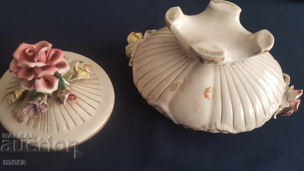 Old porcelain vessel with exquisite floral motifs - 6 Old porcelain vessel with exquisite floral motifs - 6