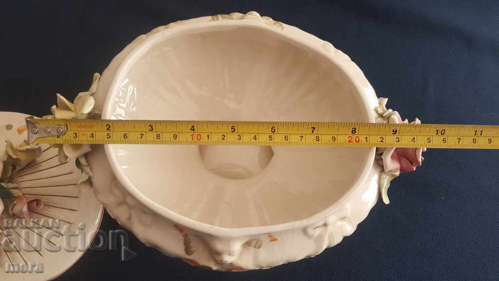 Old porcelain vessel with exquisite floral motifs - 7 Old porcelain vessel with exquisite floral motifs - 7