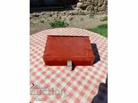 Găleată veche, coș de gunoi, cutie de gunoi CFR