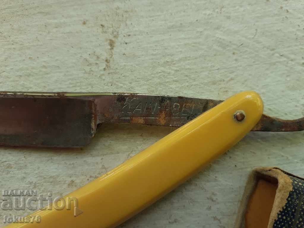 Old collector's German razor Solingen kain-abel with price 92.00 BGN | € 47.04 Old collector's German razor Solingen kain-abel with price 92.00 BGN | € 47.04