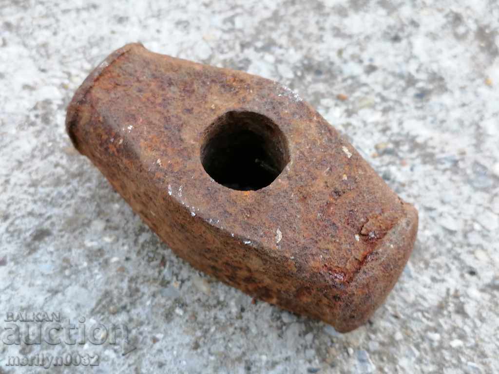 Delivery of An old stone hammer, a tool, a kink Delivery of An old stone hammer, a tool, a kink