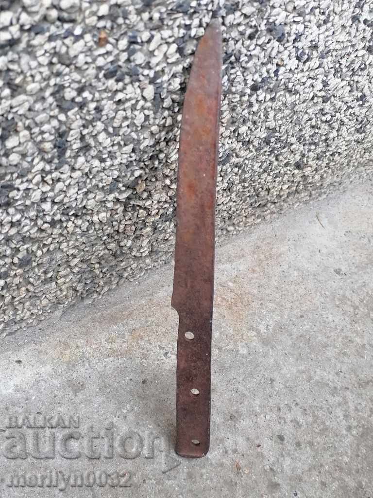 An old knife without a rug blade rust