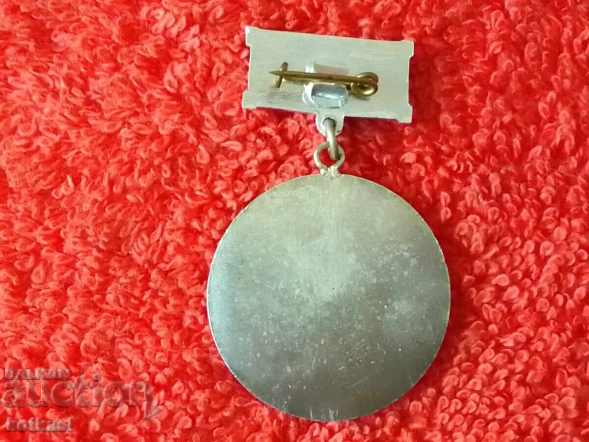 Old Social Badge Medal Carrier TNTM city Targovishte with price 35.50 BGN | € 18.15 Old Social Badge Medal Carrier TNTM city Targovishte with price 35.50 BGN | € 18.15