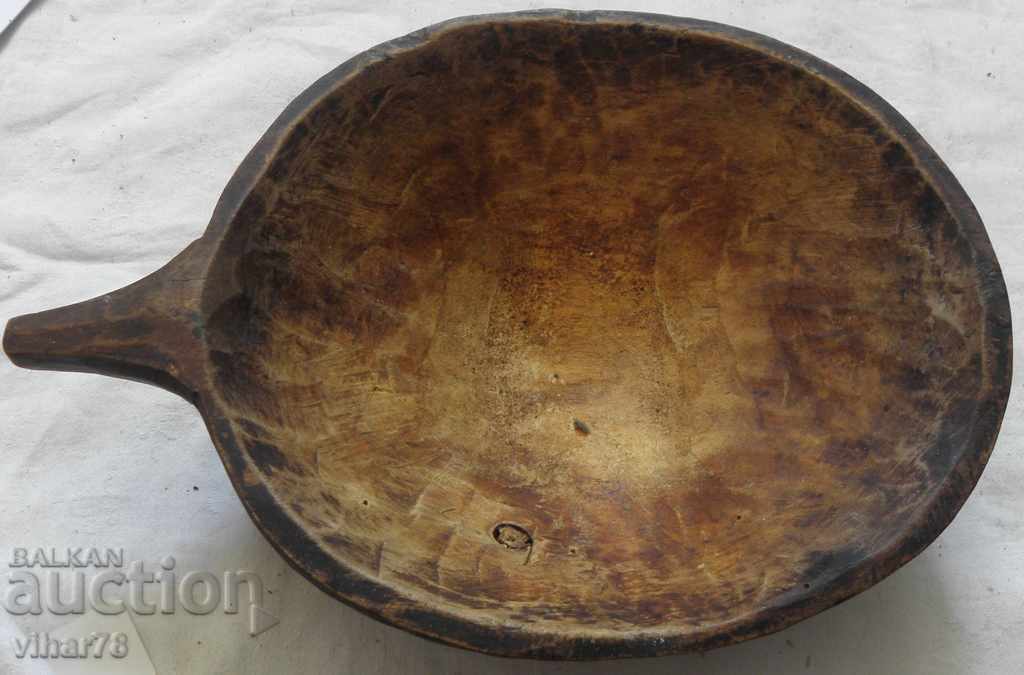 Licitație Micul lighean de lemn