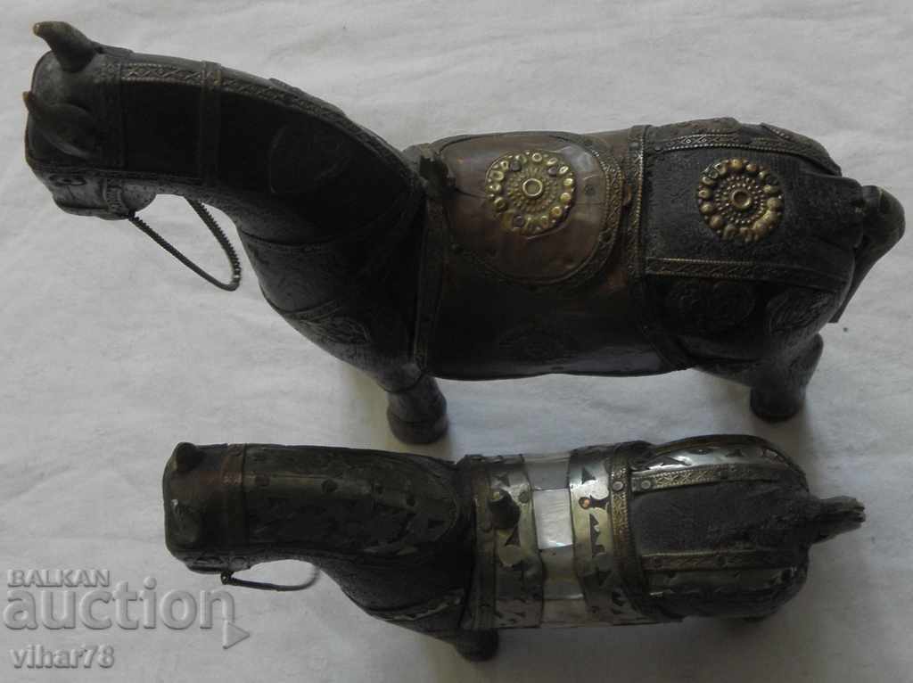 TWO OLD HORSE FIGURES - 5 TWO OLD HORSE FIGURES - 5