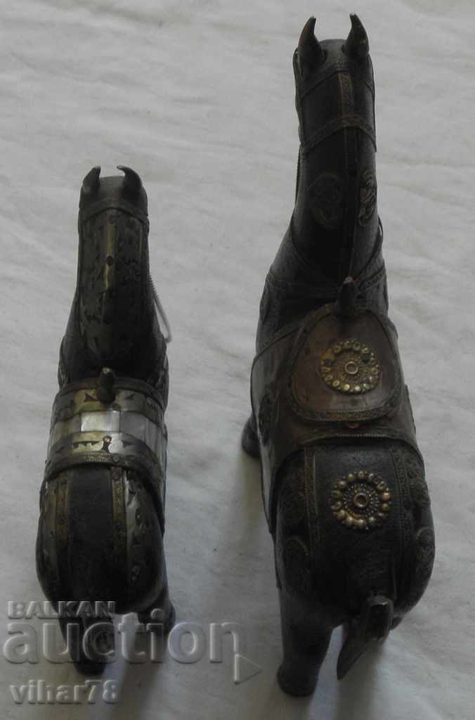 TWO OLD HORSE FIGURES - 6 TWO OLD HORSE FIGURES - 6