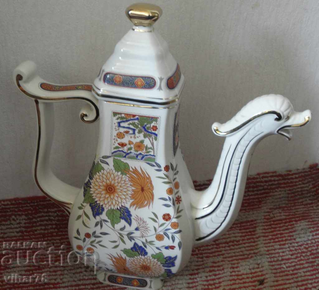 Livrarea CEAINIC VECHI - PORȚELAN CU AURARE Livrarea CEAINIC VECHI - PORȚELAN CU AURARE