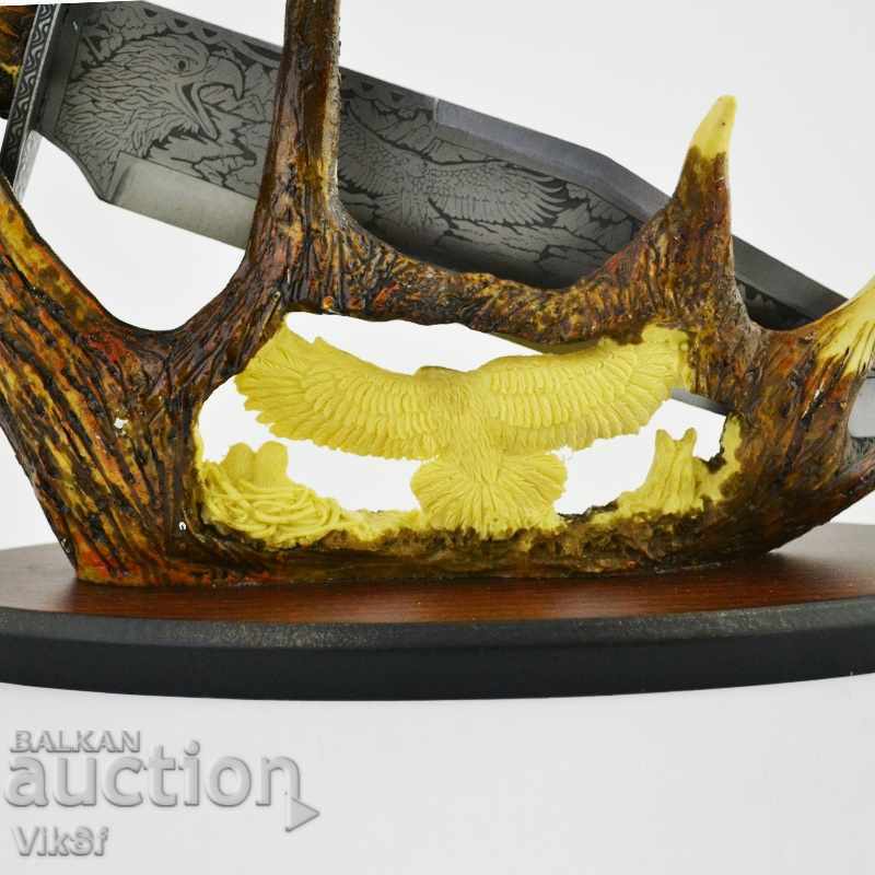 Delivery of Engraved decorative hunting knife 23 x 38 cm (EAGLE) Delivery of Engraved decorative hunting knife 23 x 38 cm (EAGLE)