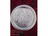 Старинен ръчно гравиран месингов поднос.