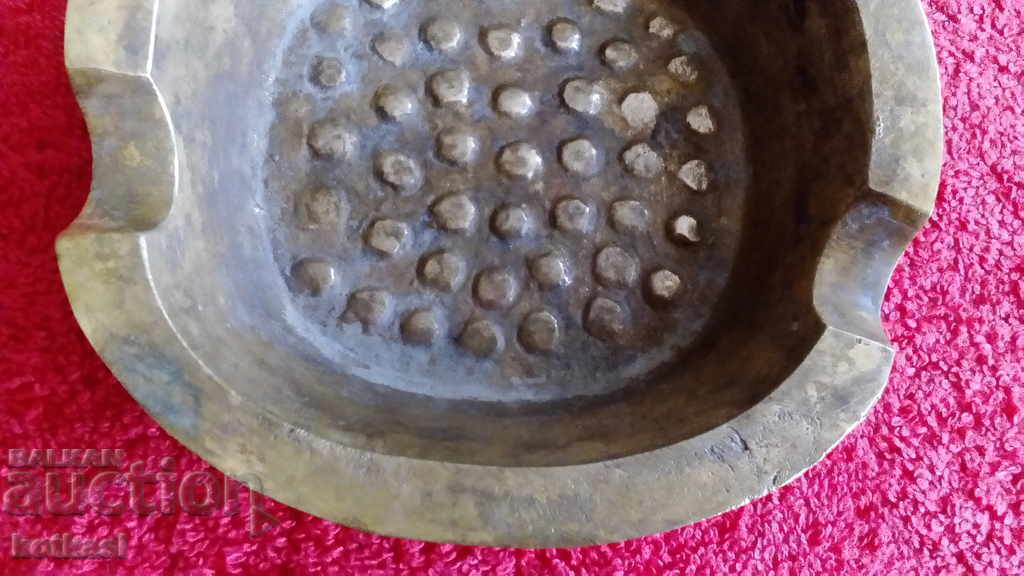 Old metal bronze ashtray with price 21.50 BGN | € 10.99 Old metal bronze ashtray with price 21.50 BGN | € 10.99