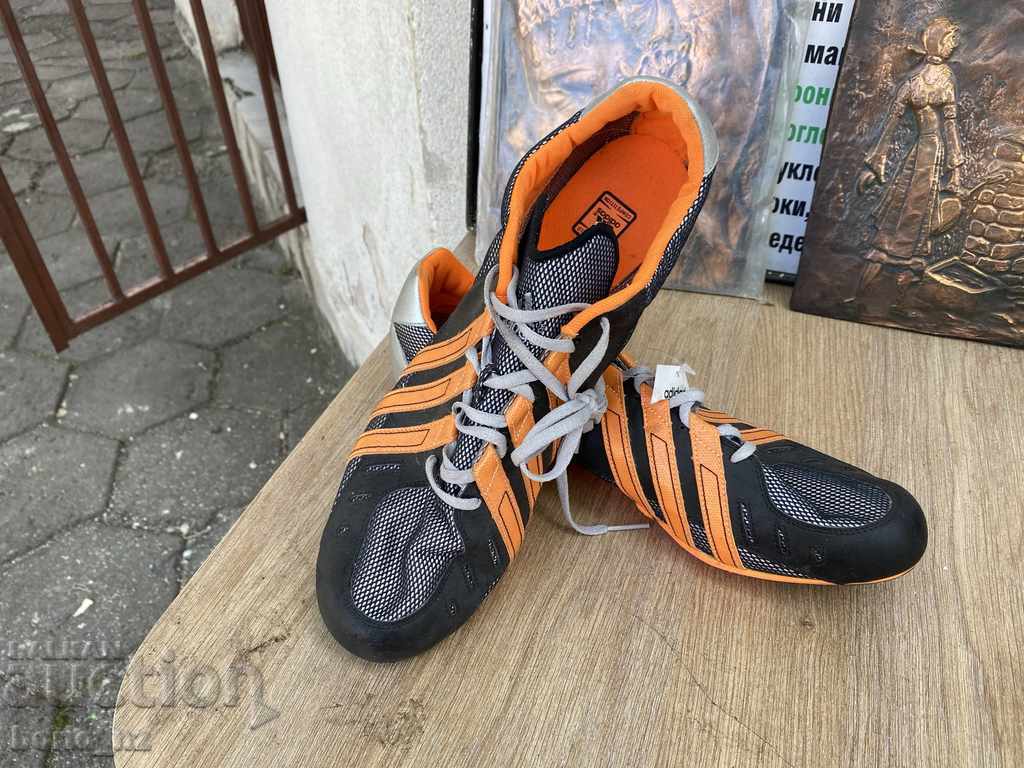 Livrarea 10618. ADIDAS 52 și două treimi din adidași noi neutilizați Livrarea 10618. ADIDAS 52 și două treimi din adidași noi neutilizați