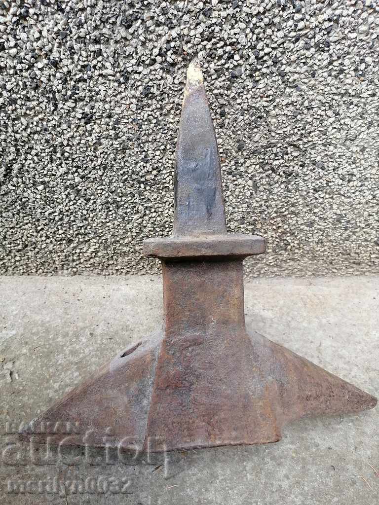 Old anvil, blacksmith's tool, 25 kg tool with price 185.00 BGN | € 94.59 Old anvil, blacksmith's tool, 25 kg tool with price 185.00 BGN | € 94.59