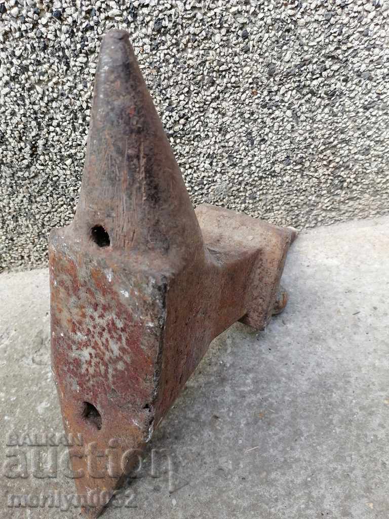 Delivery of Old anvil, blacksmith's tool, 25 kg tool Delivery of Old anvil, blacksmith's tool, 25 kg tool