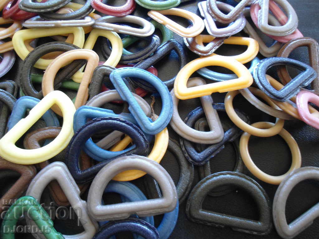 Παλιά πλαστικές πόρπες - 5 Παλιά πλαστικές πόρπες - 5