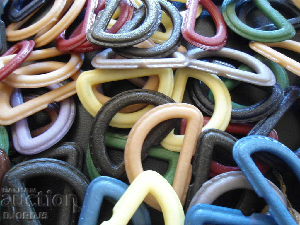 Παλιά πλαστικές πόρπες - 6 Παλιά πλαστικές πόρπες - 6