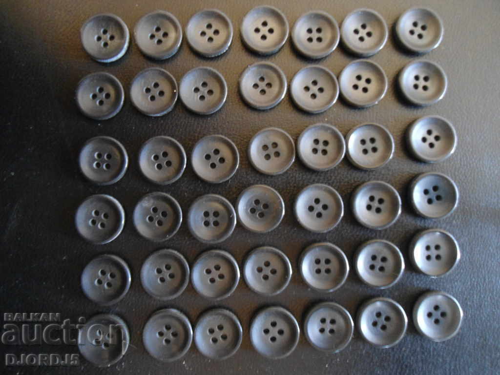 Παλιά μικρά κουμπιά με τιμή 5.00 BGN | € 2.56 Παλιά μικρά κουμπιά με τιμή 5.00 BGN | € 2.56