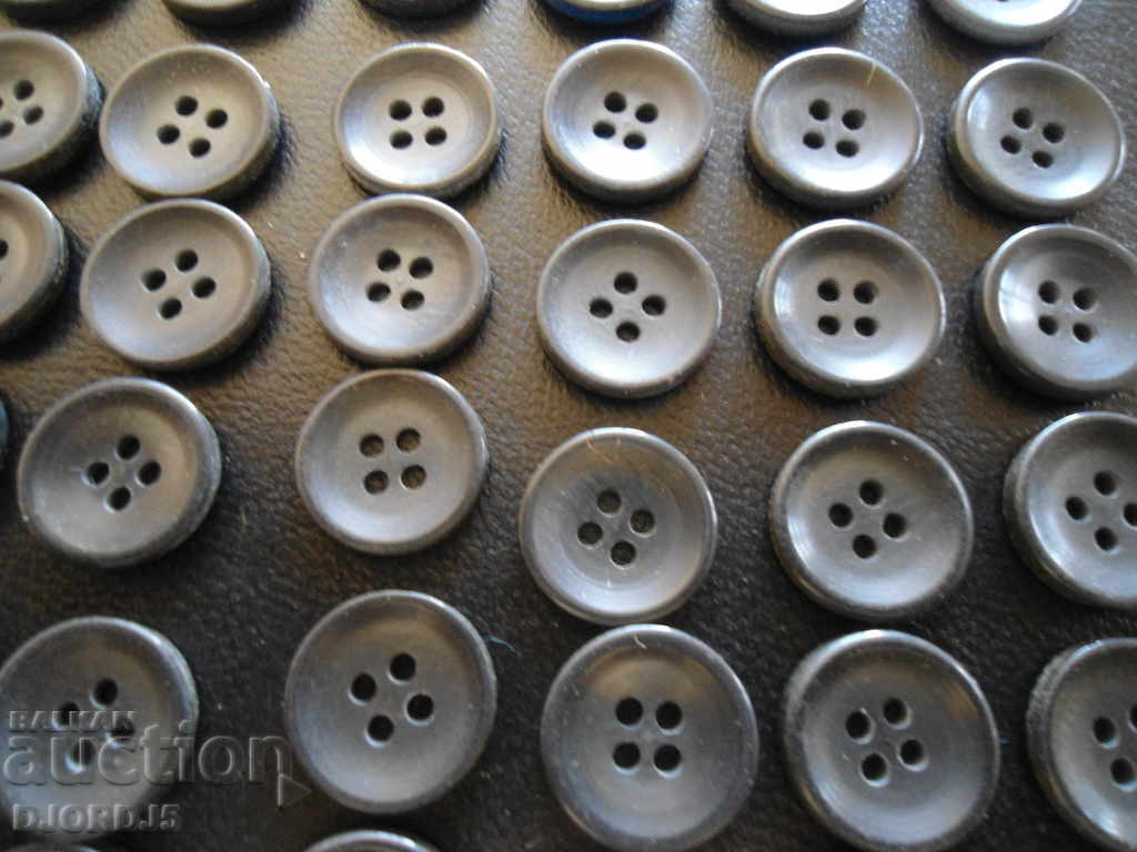 Δημοπρασία Παλιά μικρά κουμπιά Δημοπρασία Παλιά μικρά κουμπιά