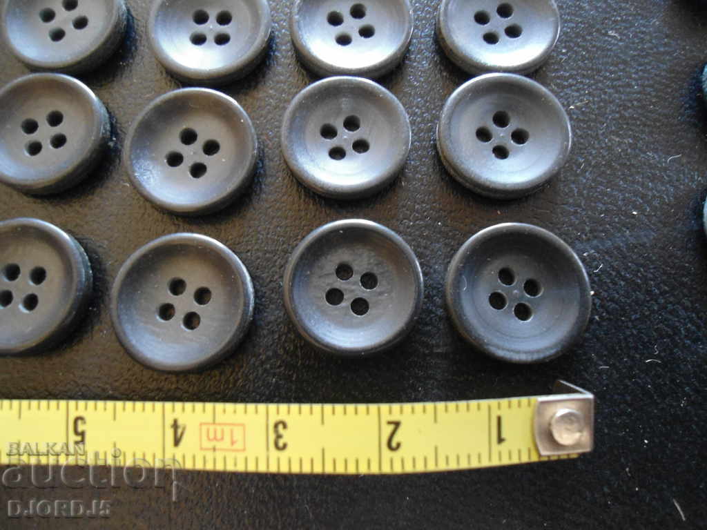 Παλιά μικρά κουμπιά - 6 Παλιά μικρά κουμπιά - 6