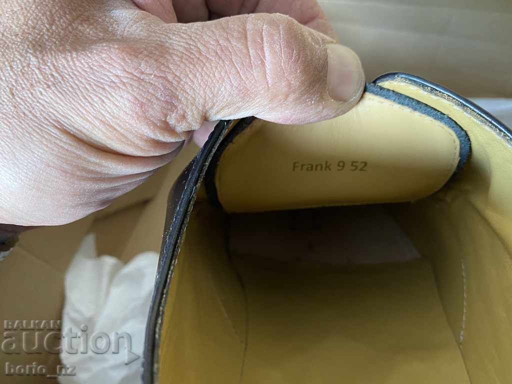 10625. MEN'S SHOES 52 NUMBER - 6 10625. MEN'S SHOES 52 NUMBER - 6