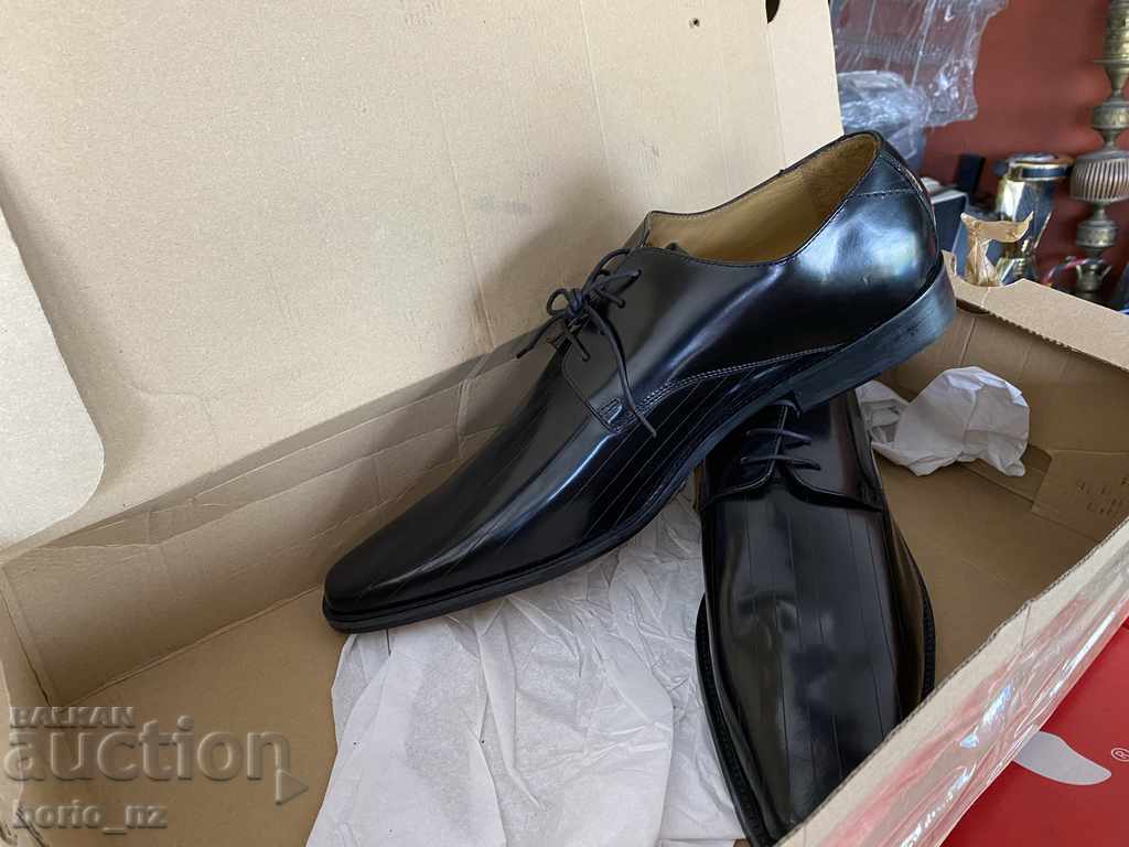 10625. MEN'S SHOES 52 NUMBER - 7 10625. MEN'S SHOES 52 NUMBER - 7