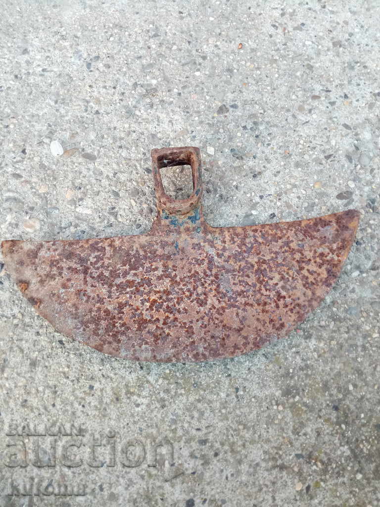 Μια παλιά σκαπάνη Μια παλιά σκαπάνη