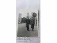 Φωτογραφία Σόφια Δύο στρατιώτες περπατούν στο κέντρο