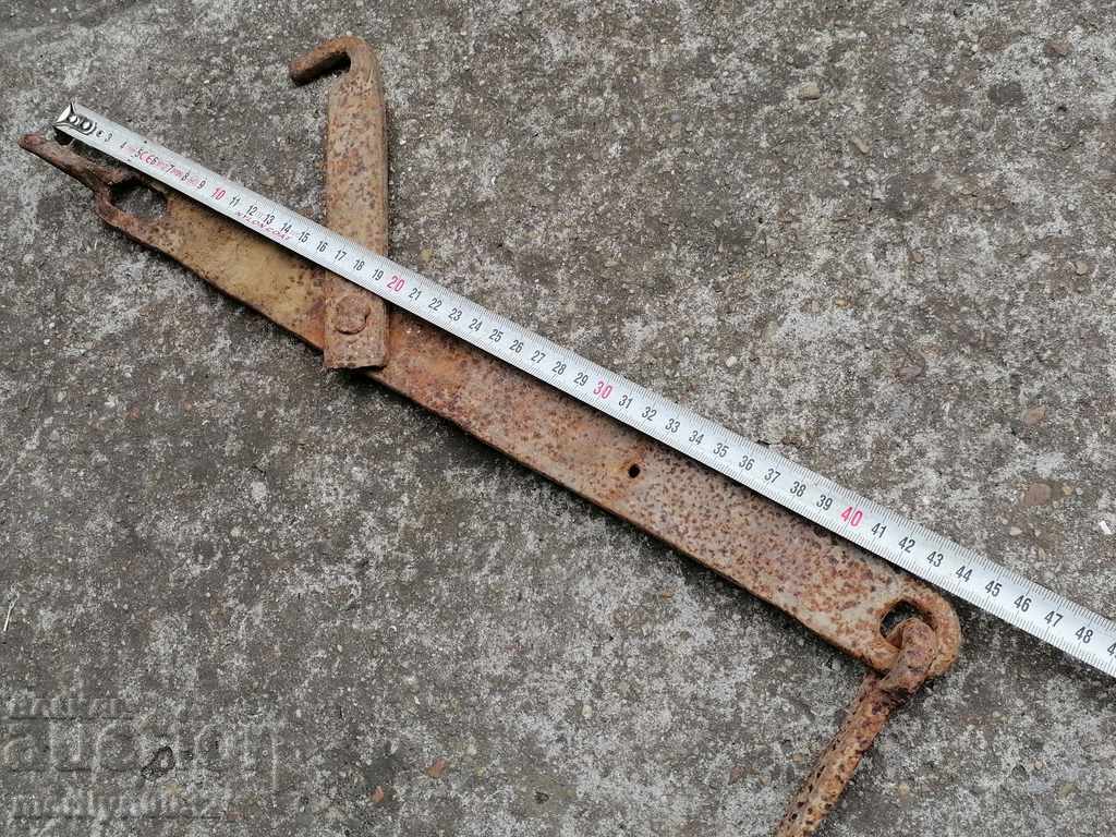 Delivery of Old locking hook lock hook wrought iron latch Delivery of Old locking hook lock hook wrought iron latch