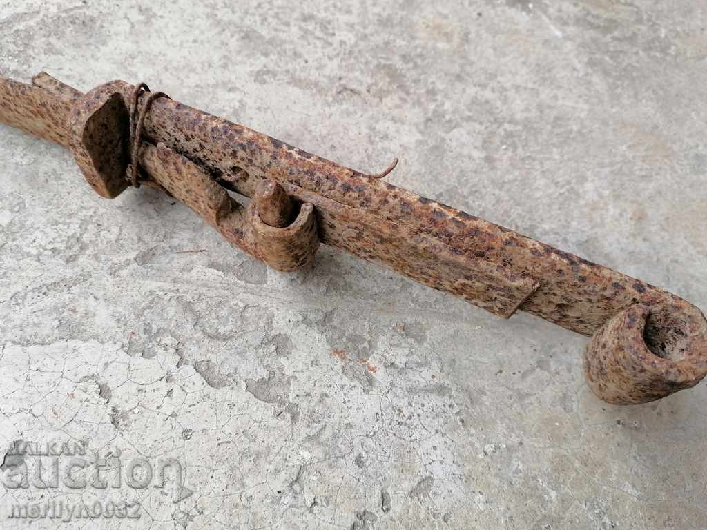 Delivery of Old locking hook lock hook wrought iron latch Delivery of Old locking hook lock hook wrought iron latch